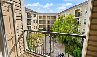 2465 ARMY NAVY Dr 204, Arlington, VA 22206