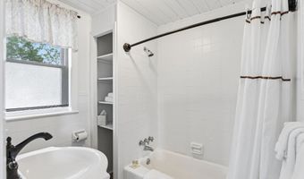 157 Main St, Belgrade, ME 04918