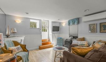 45 Crescent Rd, Middletown, RI 02842