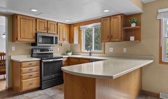 1330 N BRIARCLIFF Dr, Appleton, WI 54915