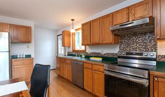 156 Sherwood Cir, Brattleboro, VT 05301