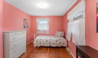 64 Deerfield Dr, Warwick, RI 02886