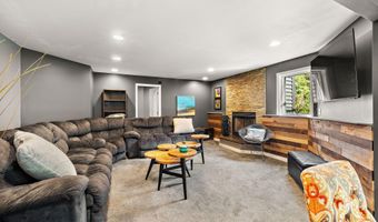 9820 Snow Pointe Dr SE, Alto, MI 49302