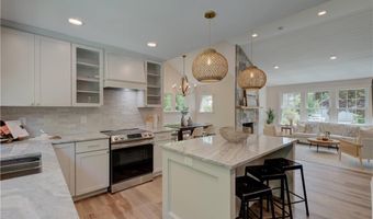 3 Tyler Point Rd, Barrington, RI 02806