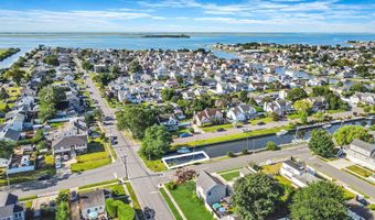 29 North Plz, Amity Harbor, NY 11701