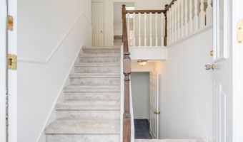 23 Oak Grove Rd, Brookfield, CT 06804