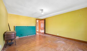 327 E 37th St, Anderson, IN 46013