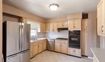 81 Elm St, Beachwood, NJ 08722