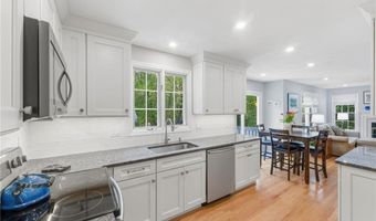 130 Village Hill Ln, North Kingstown, RI 02852