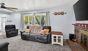 301 13th Ave NW, Altoona, IA 50009