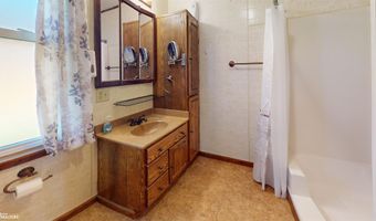 134 E Main St, Agency, IA 52530