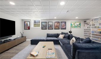 161 Stony Ln, North Kingstown, RI 02852