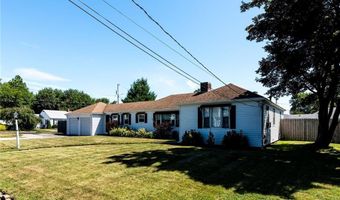 8 Somerset Rd, Cranston, RI 02910
