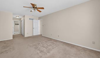812 Whispering Village Cir, Ballwin, MO 63021