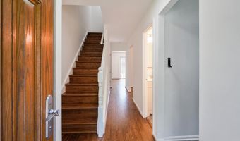 838 COLLEGE Pkwy 11-838, Rockville, MD 20850