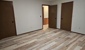 806 E Springfield St, Aurora, MO 65605