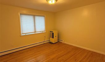 99 Searingtown Rd 2nd Fl, Albertson, NY 11507