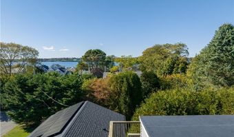 4 James St, Middletown, RI 02842