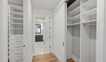 8121 RIVER Rd 423, Bethesda, MD 20817