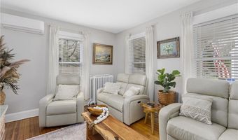 5 Conrad Ct, Newport, RI 02840