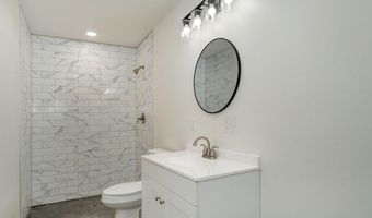 930 Porter Ave, Aurora, MO 65605