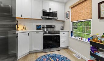 592 S 7th St, Ann Arbor, MI 48103
