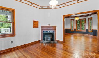 32 Delano Rd, Asheville, NC 28805