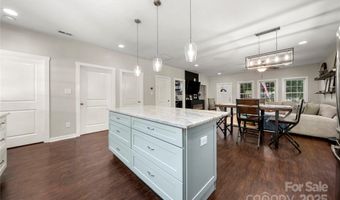 2717 Arnold Dr, Charlotte, NC 28205