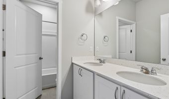 1112 32nd St SE, Altoona, IA 50009
