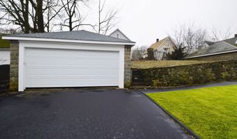 21 Nichols St, Ansonia, CT 06401