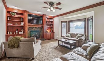 946 11th Ave SE, Altoona, IA 50009