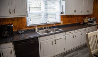 1758 Easons Bluff Rd, Baxley, GA 31513