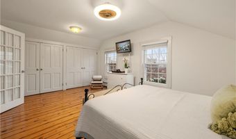 35 Marsh St, Newport, RI 02840