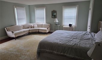45 Woodlawn Ave 1, Bristol, RI 02809