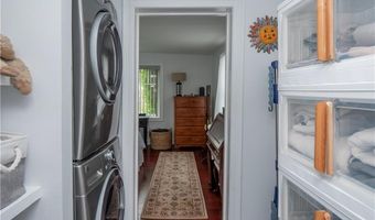 203 Fenner Ave 5, Middletown, RI 02842