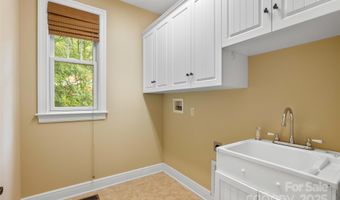 103 Village Pointe Ln, Asheville, NC 28803