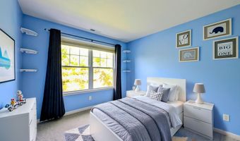 68 Lawrence Ave 68, Danbury, CT 06810