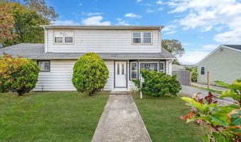 38 Somerset Rd E, Amityville, NY 11701