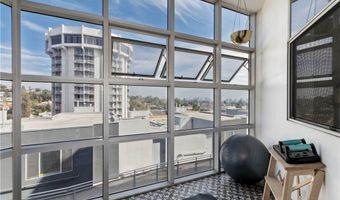 171 N Church Ln 617, Los Angeles, CA 90049