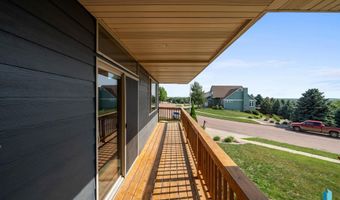 212 N Fairway Dr, Brandon, SD 57005