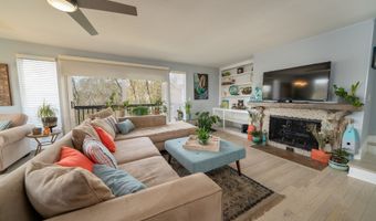 22 Harbour Vlg A, Branford, CT 06405