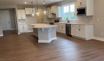 913 Arthur Trl, Aurora, OH 44202