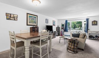 137 Point Of Woods Dr, Albany, NY 12203