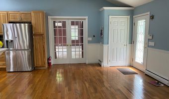 18 Beach Park Rd, Clinton, CT 06413