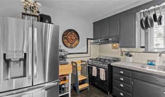 50 Charles St, Bristol, RI 02809