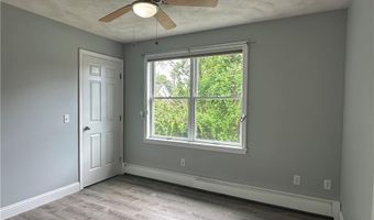 8 Linden St, Bristol, RI 02809