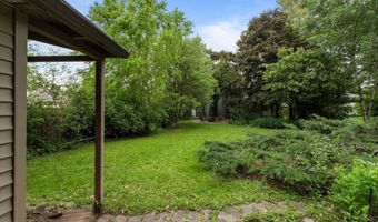 929 E NORTHWOOD Dr, Appleton, WI 54911