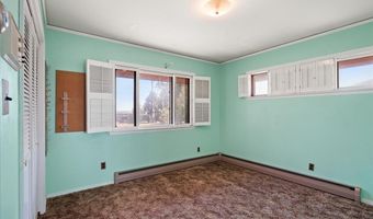 826 SKYLINE Dr, Cheyenne, WY 82009