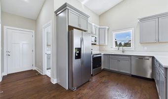 126 Woodland Hills Ct, Alton, IL 62002
