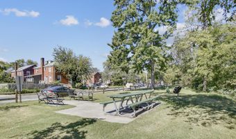 650- A 15TH St S 1, Arlington, VA 22202